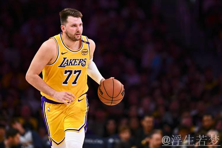 4月1日常规赛：火箭迎战湖人 东契奇精彩表现