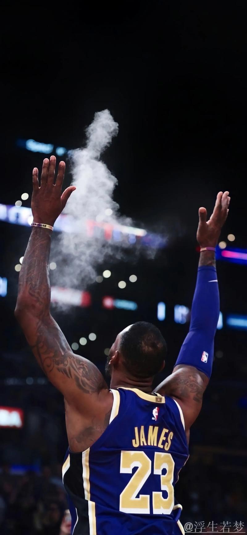 詹姆斯40岁压哨绝杀创最年长纪录